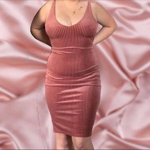 Forever 21 - Cute Mauve Ribbed Velvet Bodycon Dress. Sz. L
